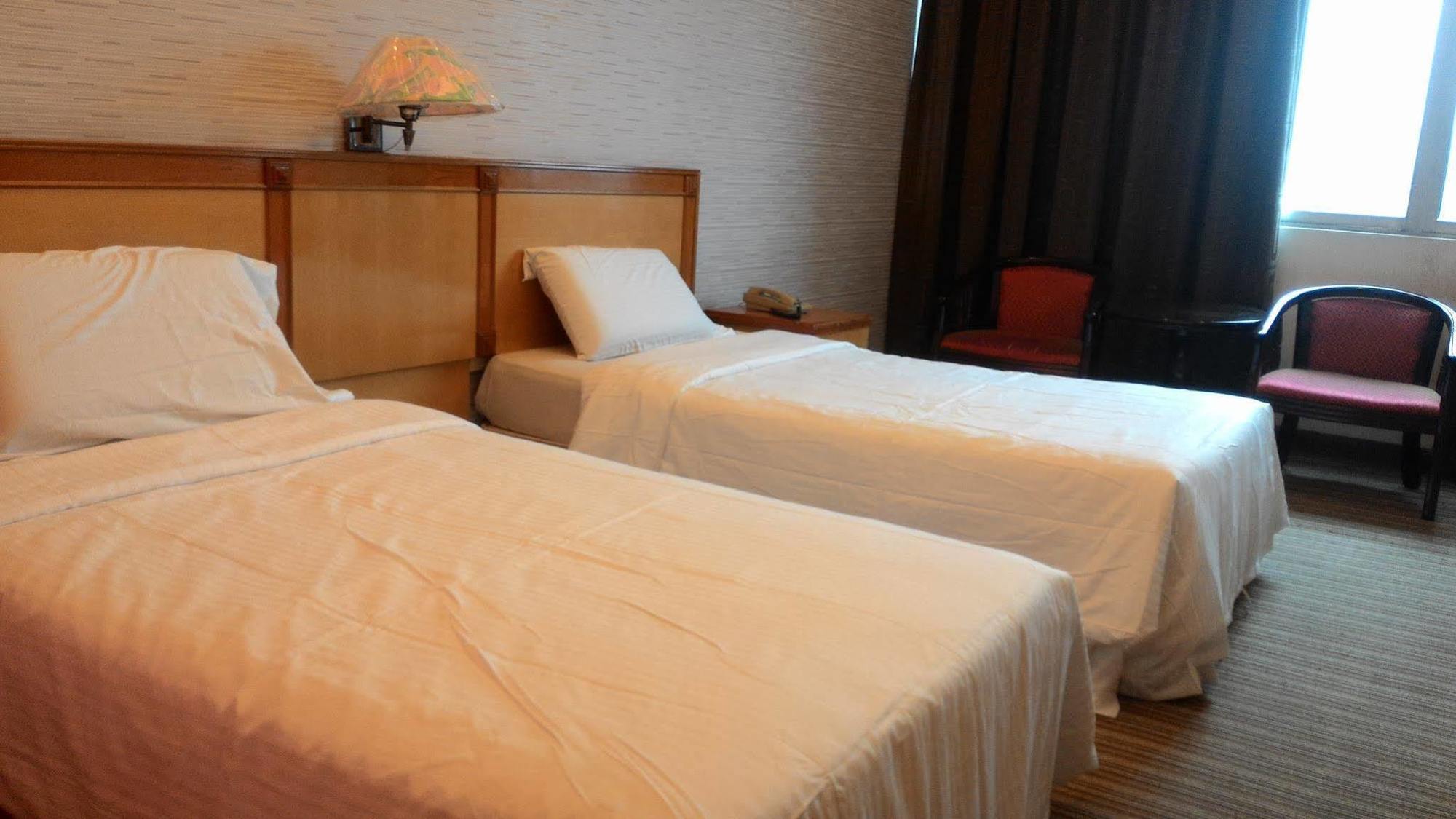 Garden Hotel 峇株巴辖 外观 照片